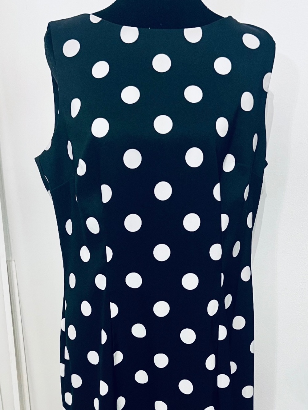 Size 16, Women's Black & White Polka Dot Sheath Dress.  Knee Length. B5/P79